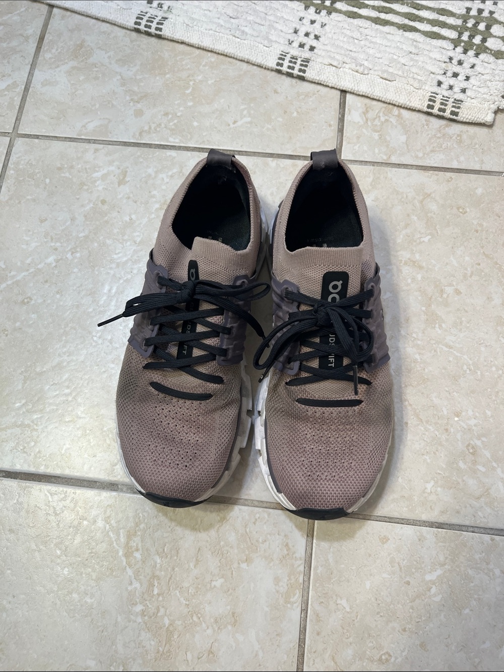 On Cloudswift 3 Women’s Shoes in lilac/purple Black Laces Size 9